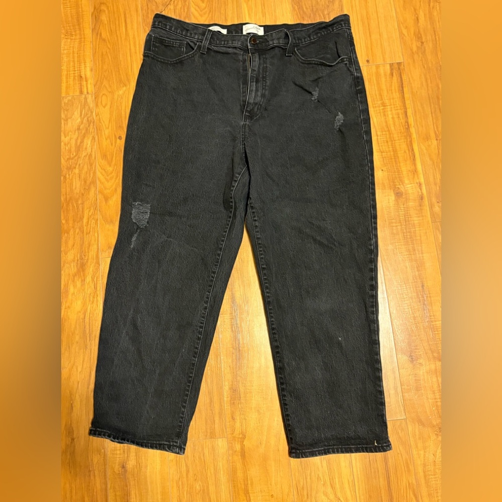 Universal Thread Women's Relaxed Black Jeans